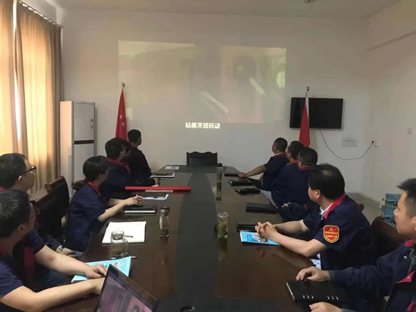 第二建筑工程事業(yè)部召開“強(qiáng)化意識(shí)、防控風(fēng)險(xiǎn)”動(dòng)員會(huì)