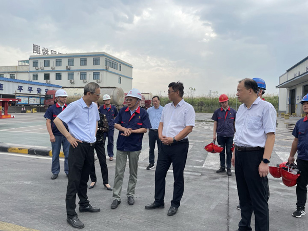 省生態(tài)環(huán)境廳副廳長到建材公司調(diào)研